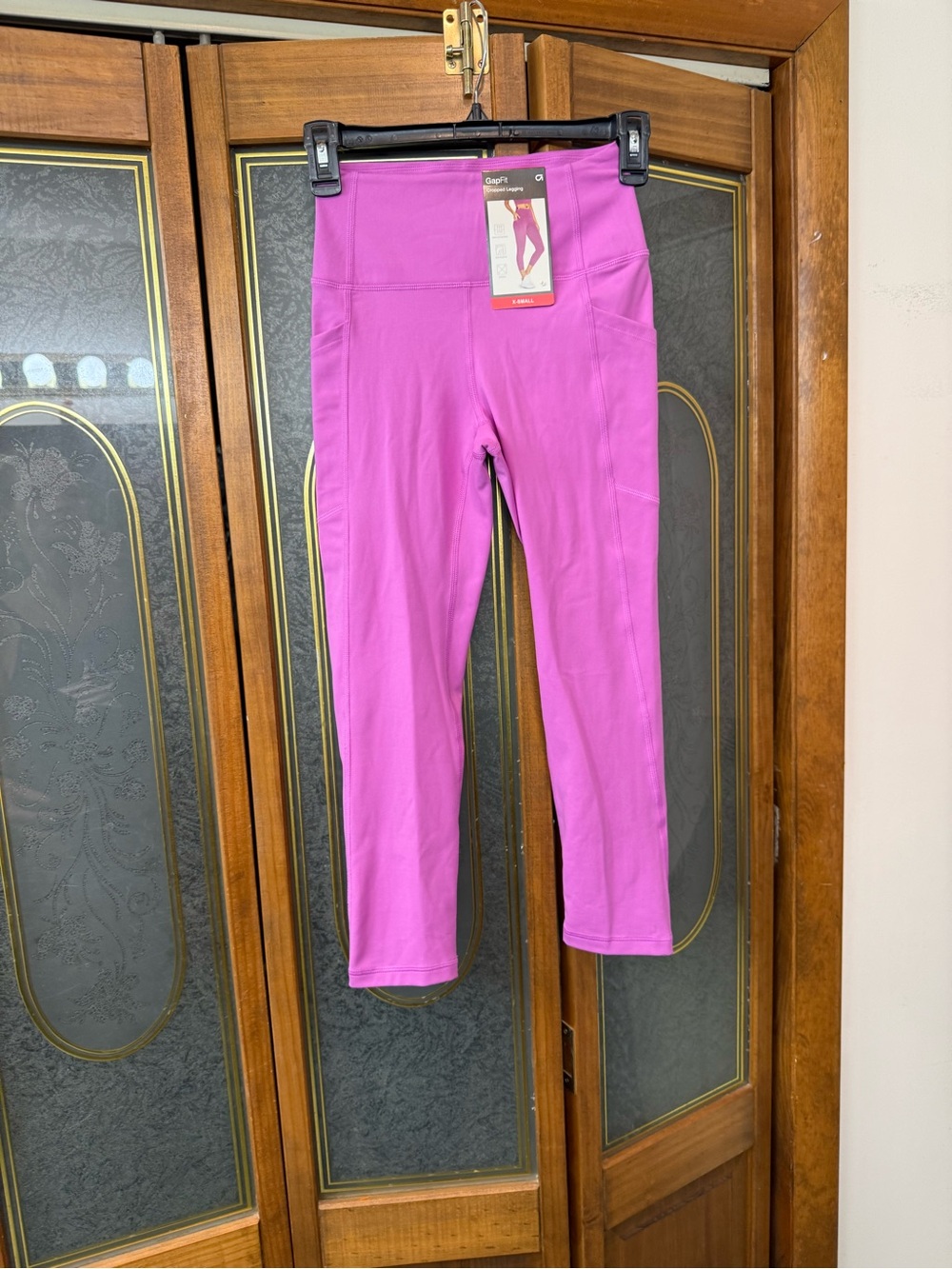 GAP Ladies' Bright Magenta Active Leggings, BRAND NEW